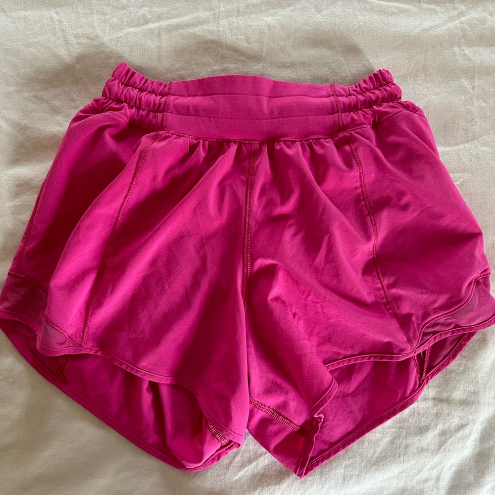Lululemon: Sonic Pink Hotty Hots